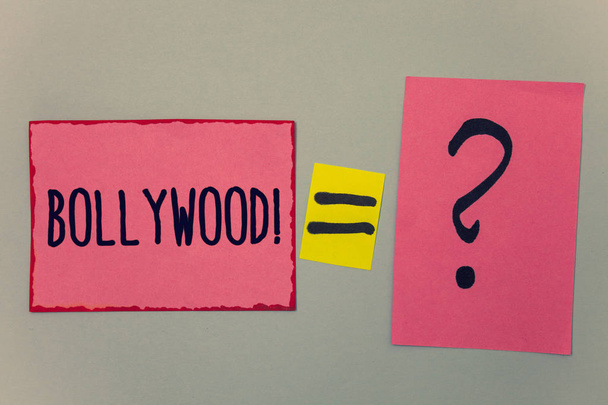 Kavramsal el Bollywood motivasyonel ara gösterilen yazma. İş fotoğraf kısa Hollywood Film Film eğlence sinema kağıt eşittir işareti soru işaretleri bej arka plan şüphe mesaj - Fotoğraf, Görsel