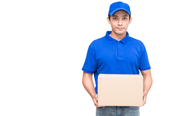 Deliveryman holding karton doboz elszigetelt fehér background - Fotó, kép