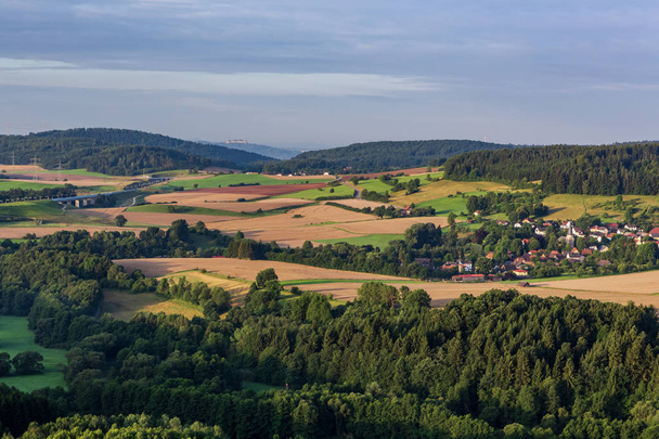 ドイツのコーブルクに近い農村部の土地の空気ビュー - 写真・画像