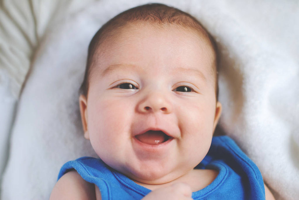 Cute little boy - happy healthy child - Foto, afbeelding