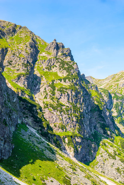 szczyt góry w Tatrach, Polska w słoneczny dzień - Zdjęcie, obraz