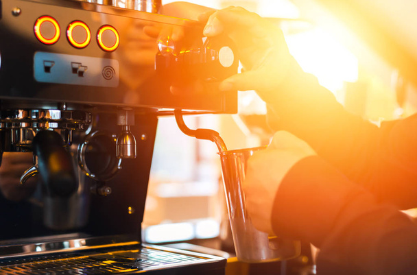 Hand barista use coffee machine - Zdjęcie, obraz