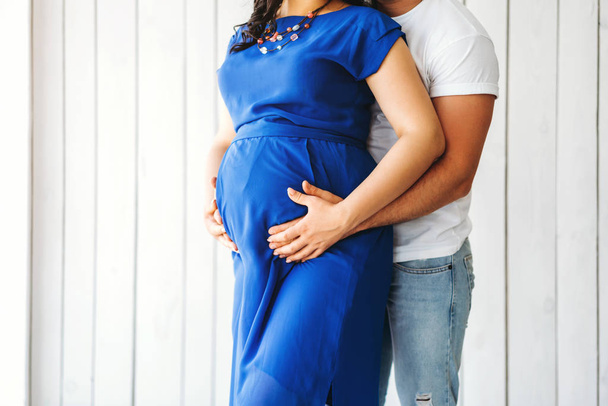 Pretty pregnant woman hug with her husband - Valokuva, kuva