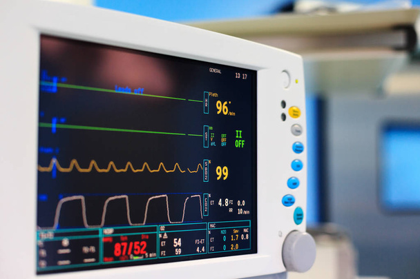 Monitor of vital signs in the operating room - Foto, imagen