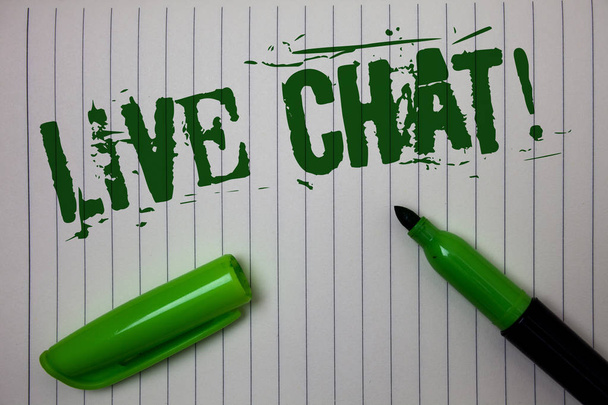 Handschrift Text Live-Chat Motivationsanruf. Konzept bedeutet Echtzeit-Mediengespräch online kommunizieren liniert Papier Hintergrund Pen Cap Marker Textmarker Tinte grüne Zeichnung - Foto, Bild