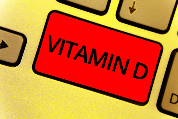 Word metin Vitamin D. iş kavramı yardımları güneş ışığına ve belirli yağda çözünen yazma vitaminlerinin klavye tuşu niyet oluşturmak fikir sarı bilgisayar kahverengi tuş takımı notebook - Fotoğraf, Görsel