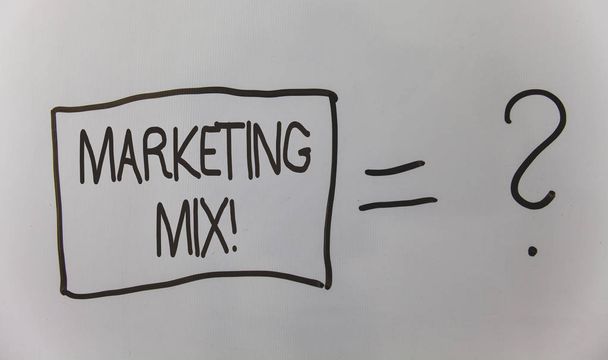 Megjegyzés: Marketing Mix motivációs hívja a következő írás. Üzleti fénykép bemutató márka termék piaci kérdés válasz egyenlő sík világos háttér probléma számítási fórumon célzó cselekvések - Fotó, kép