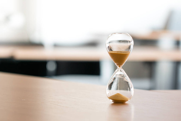 Horloge à sable, concept de gestion du temps d'affaires
 - Photo, image