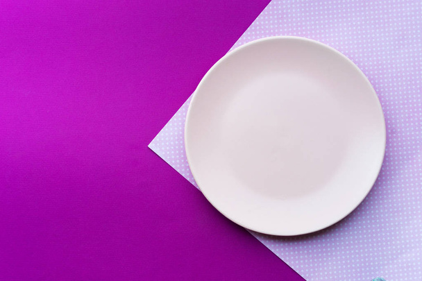 pink plate on a pink background , elegant table decor - Foto, immagini