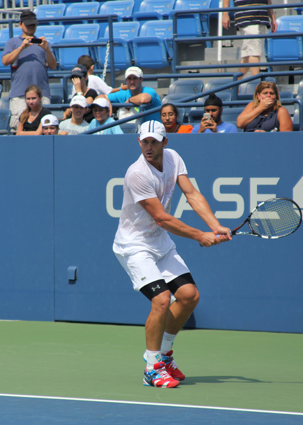 Grand Slam champion Andy Roddick practices for US Open at Billie Jean King National Tennis Center - Фото, зображення