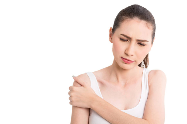 Mulher com dor no braço e lesão isolada em fundo branco
 - Foto, Imagem