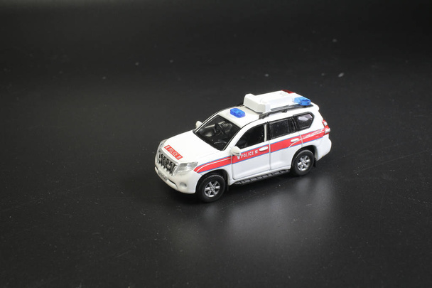 модель полицейского автомобиля с фигурой
  - Фото, изображение