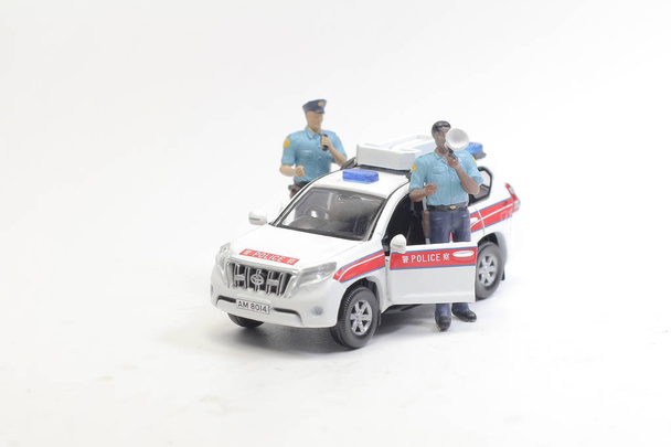 una scala modello di auto della polizia con figura
 - Foto, immagini