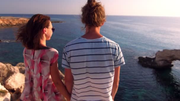 Just married couple enjoy ocean landscape. Summer vacation concept - Footage, Video