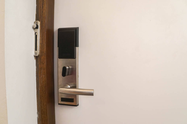 "умный" ключ от спальни в отеле для ключей
 - Фото, изображение