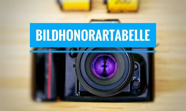 Fényképezőgép-val-a német Bildhonorartabelle, angol kép díj táblázat - Fotó, kép