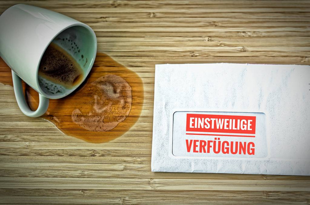 Carta con en alemán Einstweilige Verfuegung en inglés Interim disposal
 - Foto, Imagen