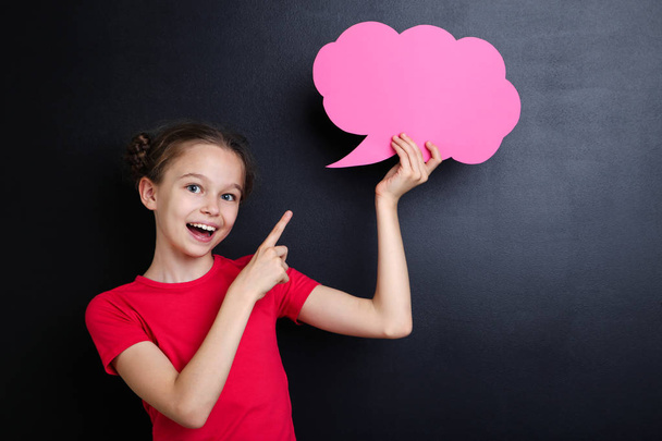 Young girl with speech bubble on blackboard background - Foto, afbeelding
