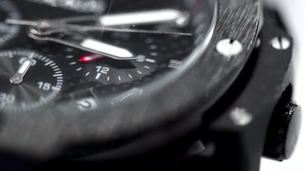μαύρο αρσενικό καρπό ρολόι μακροεντολής - Πλάνα, βίντεο