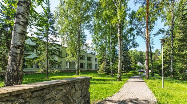 Novosibirsk, Western Siberia, Russia - June 2, 2018: house of scientists of the Siberian branch of the Russian Academy of Sciences - Foto, imagen