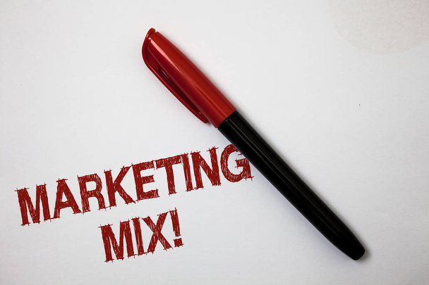 Megjegyzés: Marketing Mix motivációs hívja a következő írás. Üzleti fénykép bemutatják a márka a termék piaci Softliner mutató tinta kézírás Megjegyzés toll levélpapír elemet papír munka célzó cselekvések - Fotó, kép