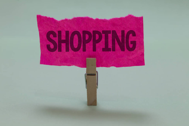 Pisanie tekstu Word zakupy. Koncepcja biznesowa dla Shopper klienta zakupu towarów produktów sklepu doświadczenie kolorze jasnoszarym ciemny cień fajny pomysł myśli ogłoszeń klipu spinacza - Zdjęcie, obraz