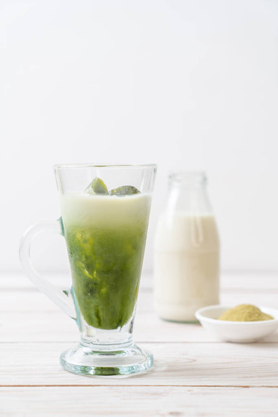 matcha green tea ice cube with milk in glass - Foto, immagini