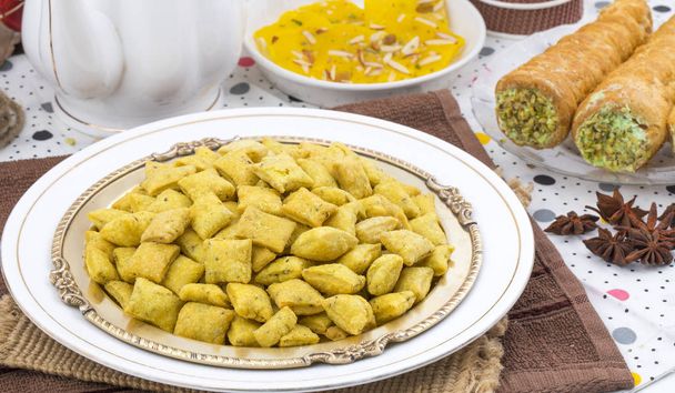 Indiai Tea idő fűszeres Methi Para Snack is tud mint Namak Para vagy Namkeen egy ropogós sós Snack India és Pakisztán. - Fotó, kép