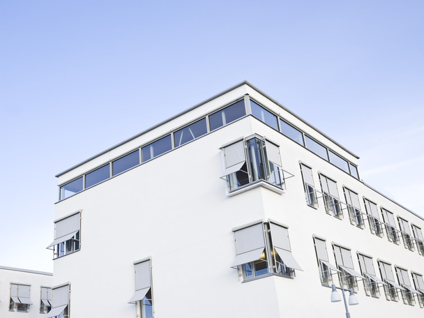 modern wit gebouw - Foto, afbeelding