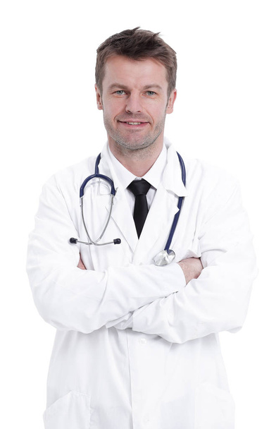 Handsome mature doctor is looking at camera while standing with folded arms - Foto, imagen