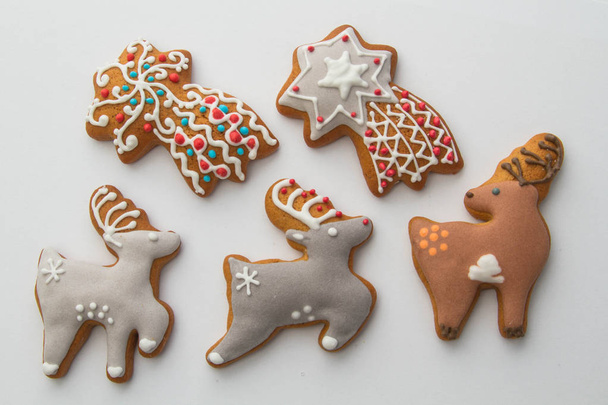 Boże Narodzenie słodkich pierników domy z różnych kształtów na święta Bożego Narodzenia, pyszne słodkie ciasteczka - Zdjęcie, obraz