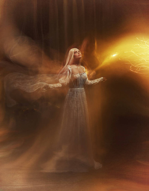 Banshee fairy. Pale girl blonde, like a ghost, in a white vintage dress, flies, hovers in space. Branch of the soul. The girl is a bird, the separation of the soul, the flow of energy. Mary Magdalene - Foto, Imagen