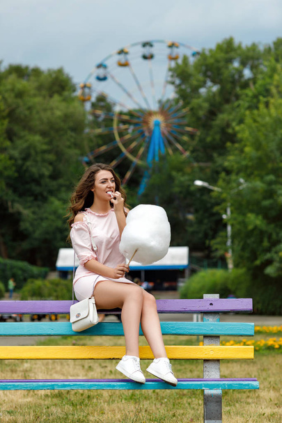 attractive woman holding sweet cotton candy - Foto, Bild