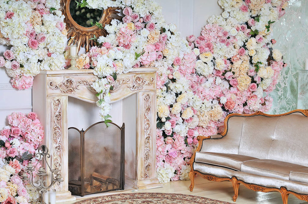 Luxury stylish interior of apartment. White walls decorated by flowers. - 写真・画像