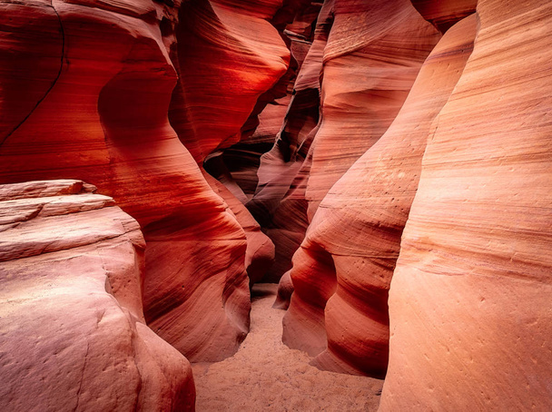 Detalle del paisaje de las formaciones rocosas del cañón del Antílope, Arizona, EE.UU.
 - Foto, imagen
