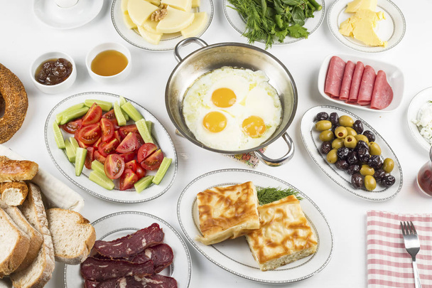 El tradicional desayuno turco
 - Foto, imagen