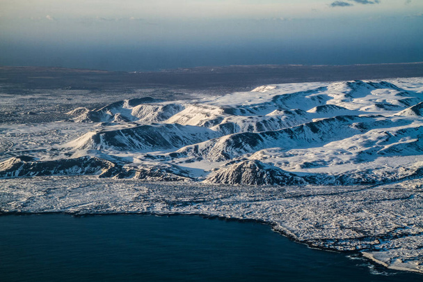 Αεροφωτογραφία της Ισλανδίας. Αεροφωτογραφία του καταπληκτική Ισλανδία τοπία, παγετώνας μοτίβα, βουνά, ποτάμια και σχήματα. Όμορφο φυσικό σκηνικό. Ισλανδία από ουρανό. - Φωτογραφία, εικόνα
