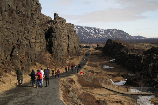 Parco nazionale Thingvellir in Islanda. ingvellir o parco nazionale Thingvellir in Islanda, è un sito di importanza storica, culturale e geologica. La fessura di Silfra tra le placche continentali nordamericane ed eurasiatiche si trova qui
. - Foto, immagini