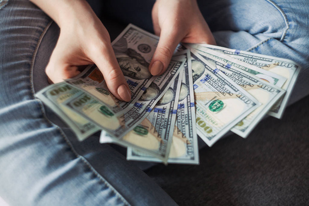 Closeup of woman hands counting new 100 US dollar banknotes - Zdjęcie, obraz