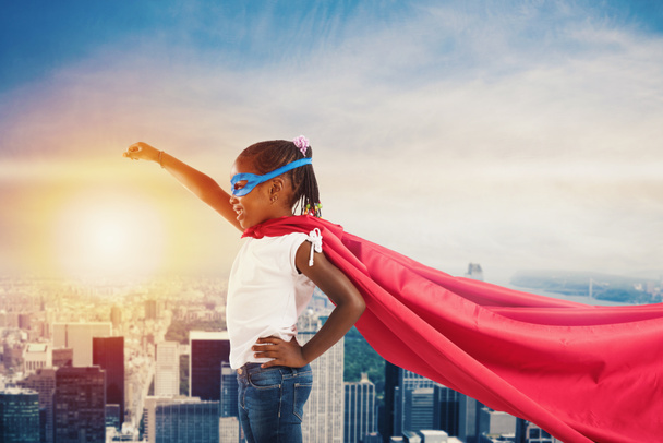 Criança age como um super-herói para salvar o mundo
 - Foto, Imagem