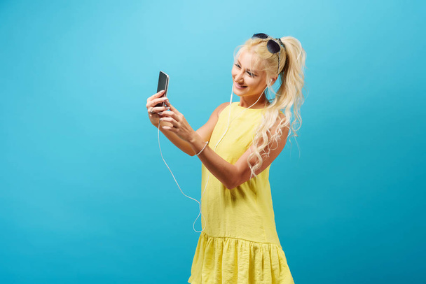 Portrait happy summer mood of joyful young woman with long blonde hair, in sunglasses, heels having fun expressing positivity, music, joy, happiness, , smiling - Fotoğraf, Görsel
