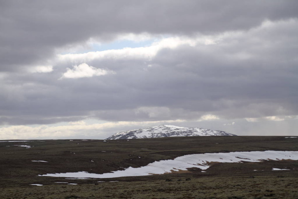 Epic landscapes of Iceland. Sea bays, waterscapes, mountain rivers and wonderful icelandic nature. Rocky land, high mountains. Beautifull nature of Iceland. Epic and majestic landsacapes.  - Valokuva, kuva