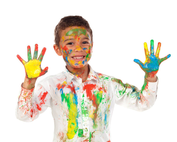 lustiger kleiner Junge mit Gesicht und Händen mit Farbe bedeckt, isoliert auf weißem Hintergrund - Foto, Bild