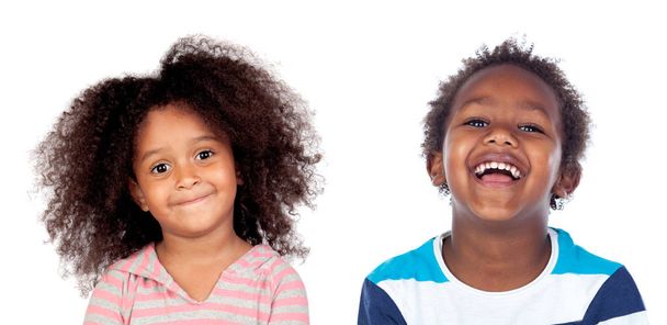 duas crianças africanas bonitos felizes posando isolado no fundo branco
 - Foto, Imagem