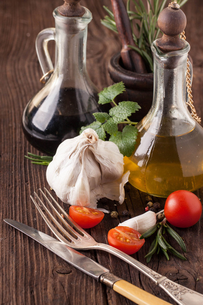 oil and vinegar, gralic and tomatoes with herbs - Photo, Image
