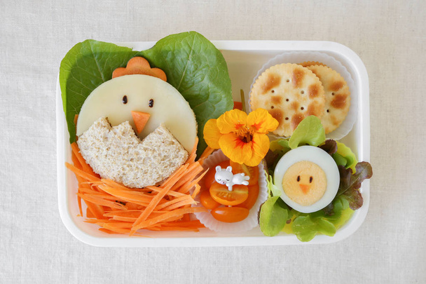 Easter chick lunch box, fun food art for kids - Foto, afbeelding