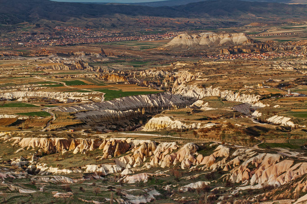 Prachtig uitzicht op de vallei van de liefde Uchisar Fort - Foto, afbeelding