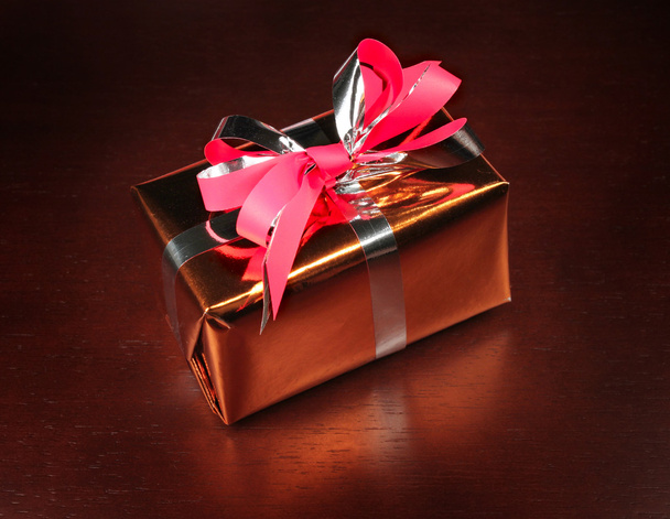 Gift box on black background - Foto, afbeelding