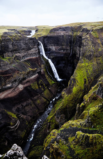 アイスランドの滝 Haifoss - 写真・画像