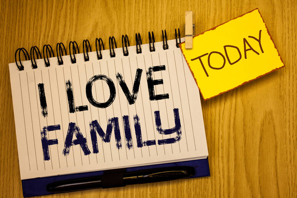 Wordss textss írásban én szerelem család. Üzleti koncepció, a jó érzések szeretet gondossággal az anya-apa - Fotó, kép